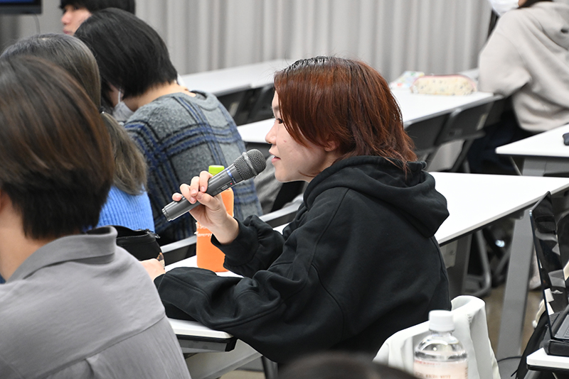 普段は聞けない番組制作のリアルなエピソードに、学生たちも興味津々!