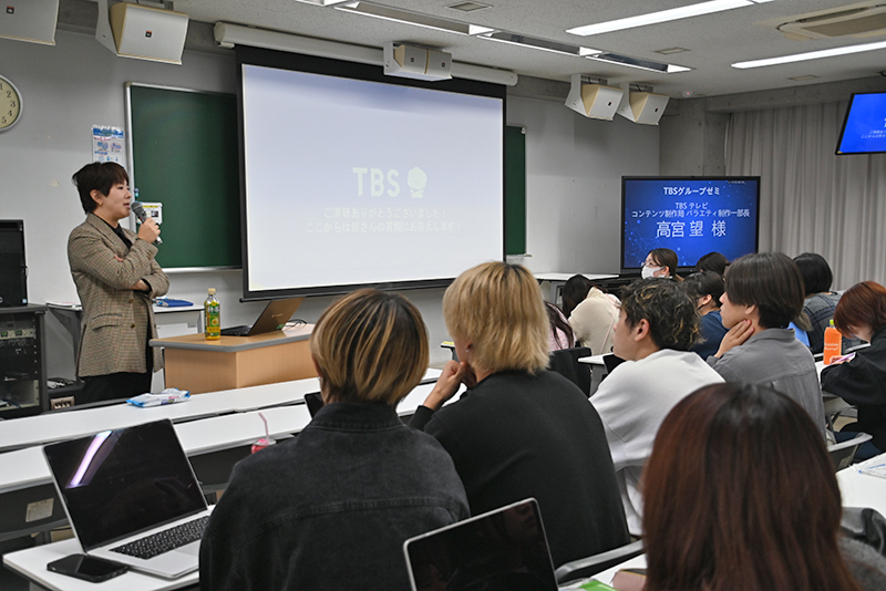 「0から1をつくるときに心がけていることは?」という質問には、「テレビ番組のいいところは、ひとりで悩まなくていいところ。多くの人の力や考えが集結してできあがっているんです。先入観で視野を狭めるのではなく、物事をフラットに見ることが大事ですよ」とメッセージをいただきました