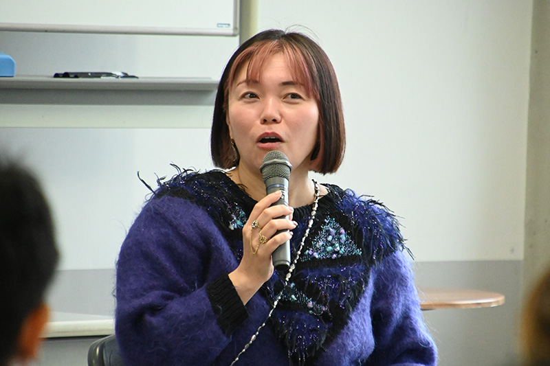 映画『カオルの葬式』の監督・湯浅典子さん