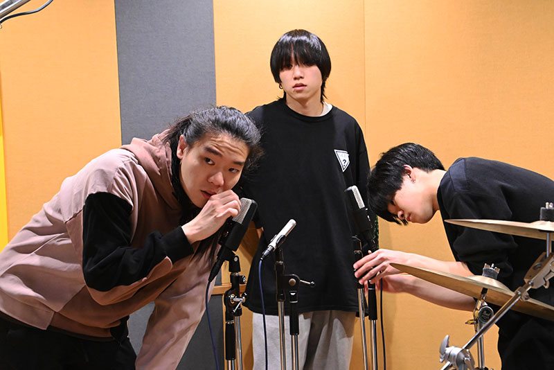 音響技術科の学生はマイクセッティングやレコーディングのサポートを担当!