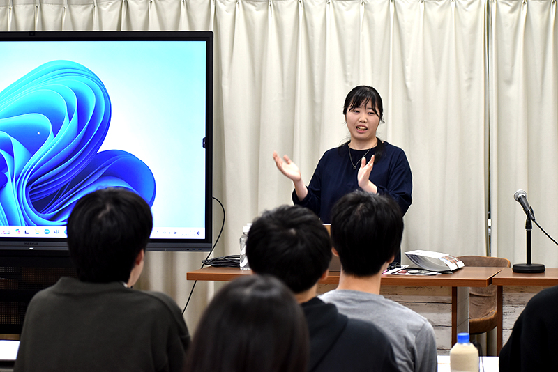 現在、ADとして働く卒業生も来校していただきました