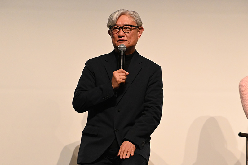 監督の堤幸彦さん(78年度卒)