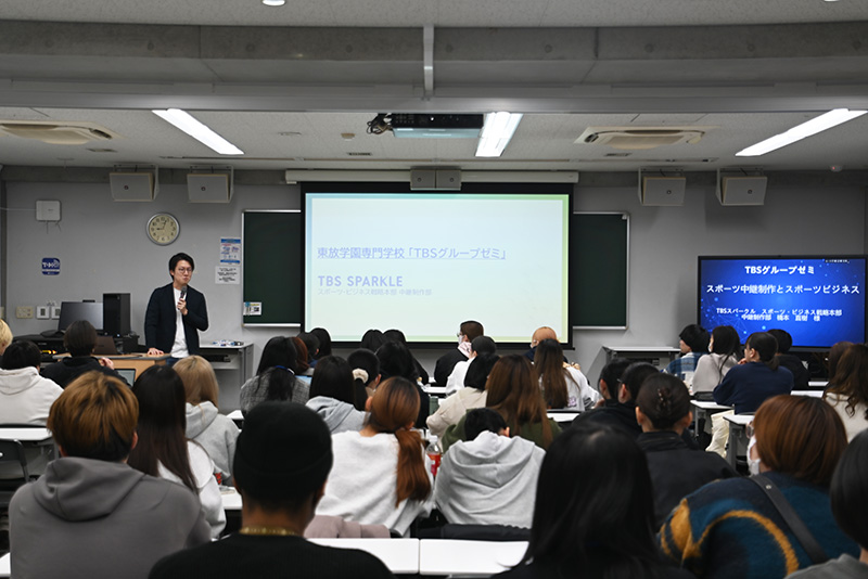 普段なかなか聞くことができないスポーツ中継番組の制作について解説していただきました