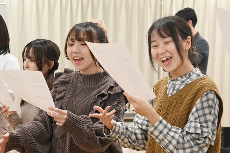 みんなで一緒に、声を出してウォーミングアップ!