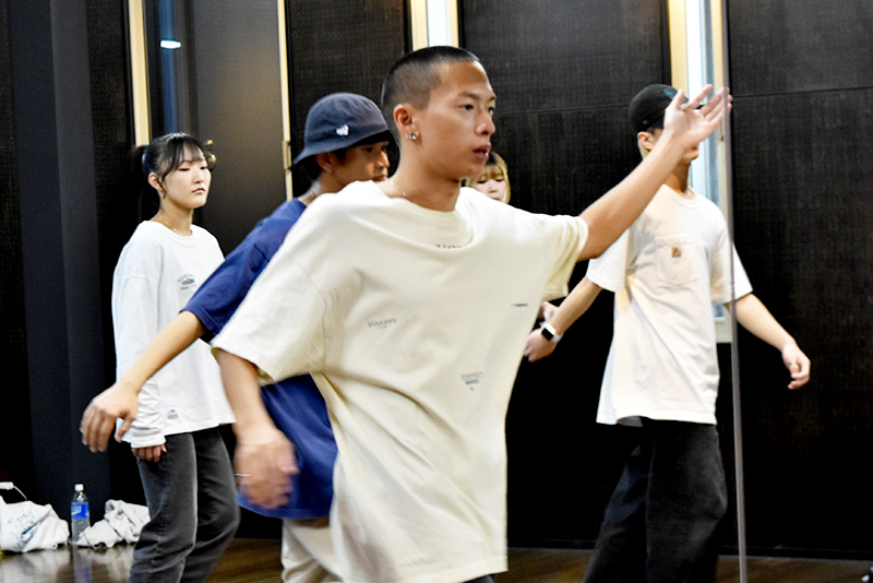 ダンサーのKEINさんによるHOUSEダンスのレッスンを開催