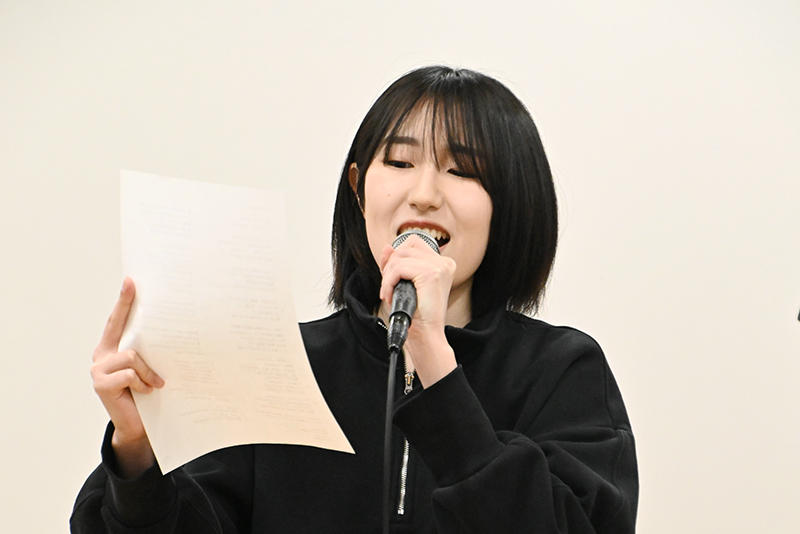 ひとりづつ課題曲を熱唱!