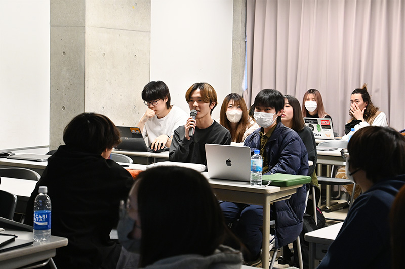 学生同士で作品の感想を共有!お互いの良さを吸収し合うことができました