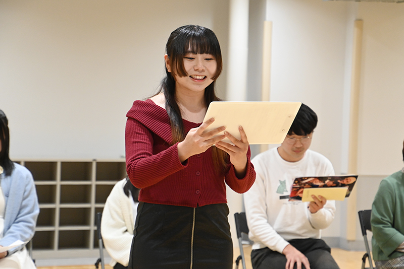 ナレーションの原稿読みを披露!