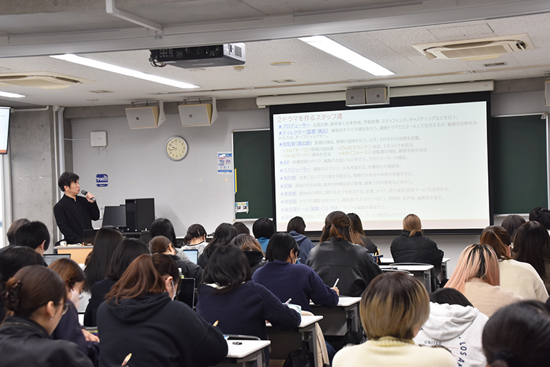 ドラマスタッフの役割や仕事内容のほか、ドラマができるまでの流れを『ライオンの隠れ家』のエピソードを交えながら解説してくれました