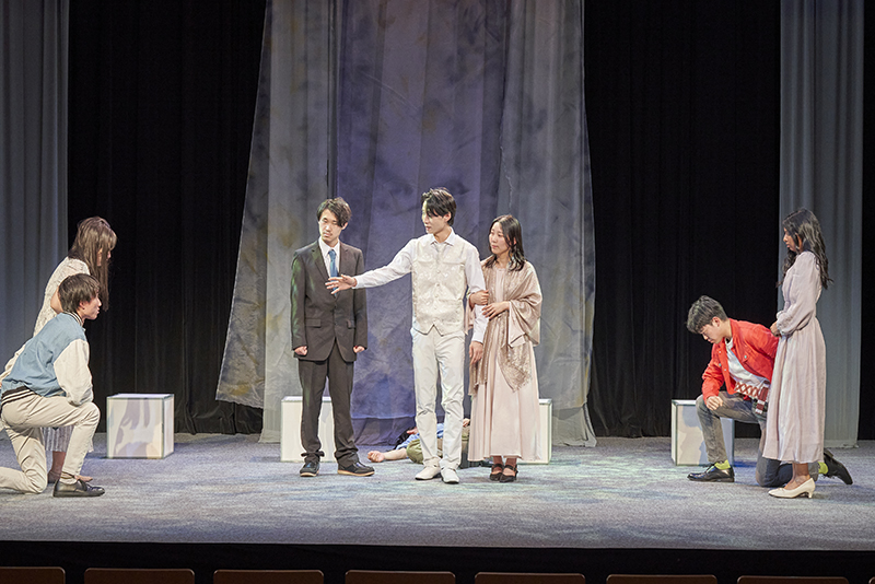 卒業公演『夏の夜の夢』の様子