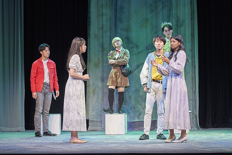 卒業公演『夏の夜の夢』の様子