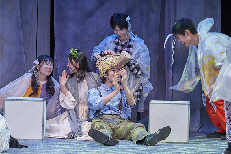 卒業公演『夏の夜の夢』の様子