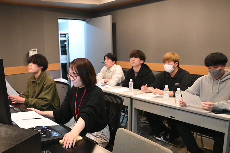 スタジオ収録中の様子