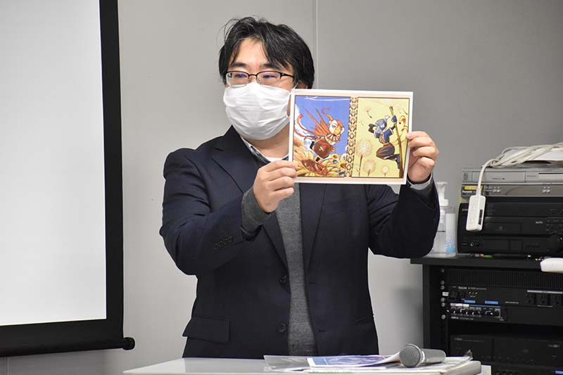 (株)伊藤伊×東放学園「オリジナルミニブックイラストコンペ」開催!写真は(株)伊藤伊の斉木さん。