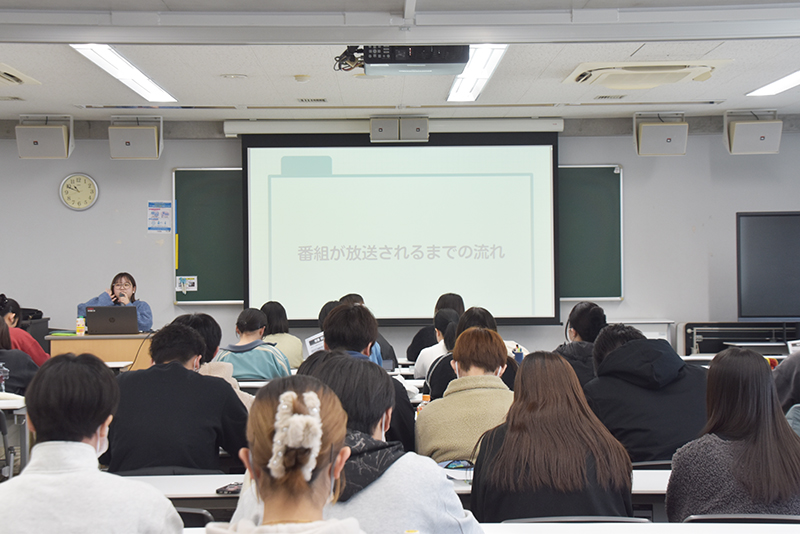 「アシスタントディレクターは業務が幅広く、臨機応変な対応が求められる仕事です。“リサーチ”や“コミュニケーション”など、自分の強みや武器となる業務を見つけてがんばってください!」とメッセージをもらいました