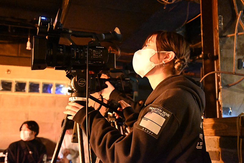 さまざまな角度から撮影を行います