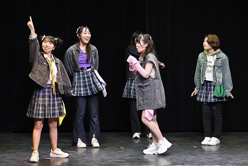 学生一人ひとりが個性を活かしたキャラクターを熱演!!