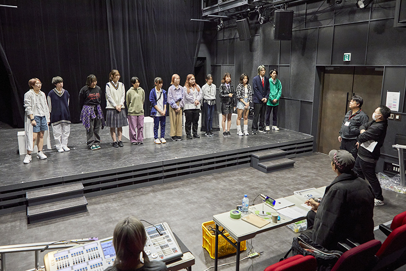 『アナログキャンプ学習塾へようこそ』は、講師が脚本・演出を手掛けています。