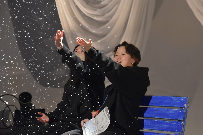 屋内スタジオに雪を降らせることも可能です!