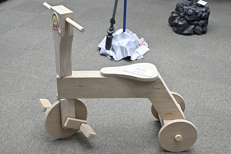 「木製三輪車」