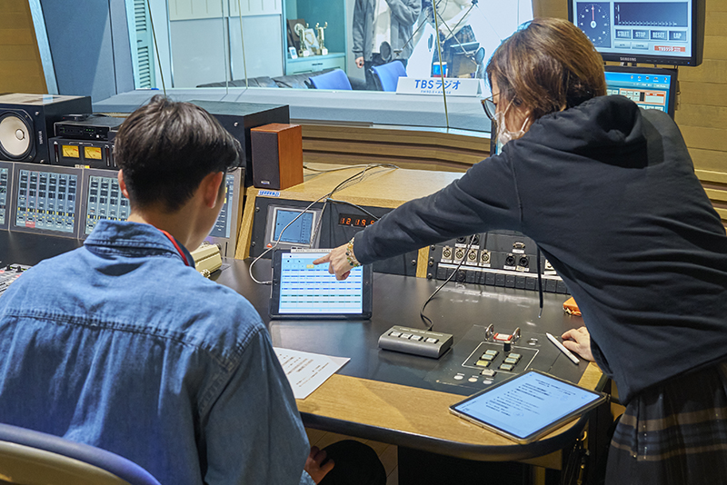 プロのディレクターの方から直接ご指導いただきました