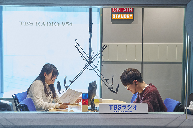 声優科の学生がナレーションを担当!