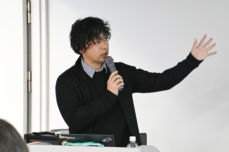 写真は(株)オムニバス・ジャパンの総務人事部・松浦さん