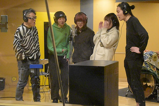 音響専門学校の学生もガヤ録りに挑戦しました