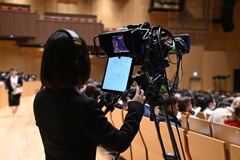 新2年生は撮影、照明、音響、会場運営や影アナウンスを担当