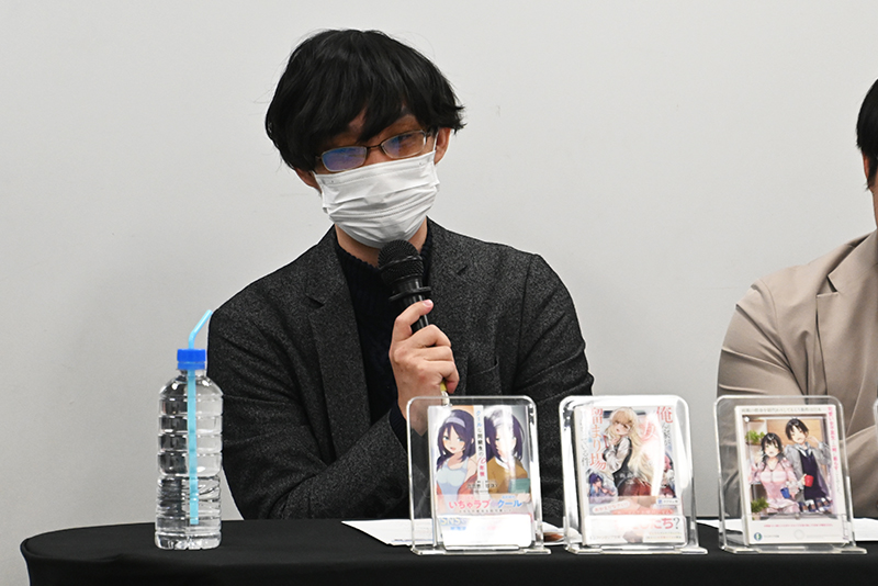 小説家の雨音恵先生