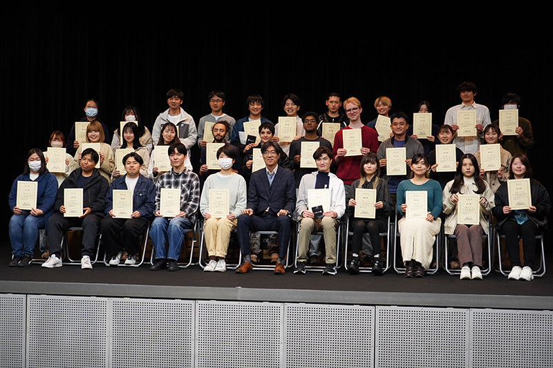 優秀な成績をおさめた新2年生を表彰する「特別表彰者表彰式」を開催!