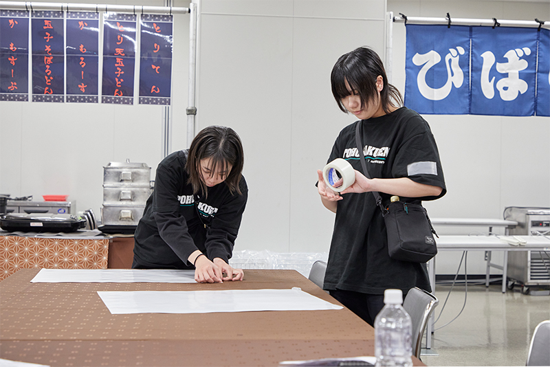 アーティスト専用レストラン"びばら亭"の設営