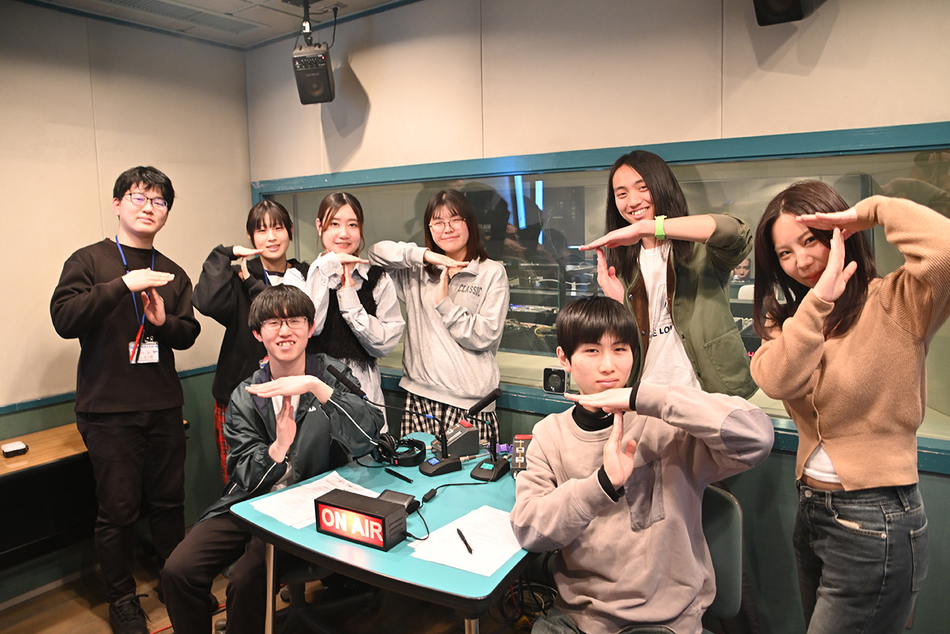 収録に参加したみなさん。放送音響科以外の学科の学生も参加しています！
