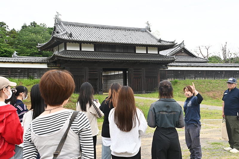 (株)NHKエンタープライズのスタッフの方々に説明を受けながら見学。撮影時のエピソードもうかがいました
