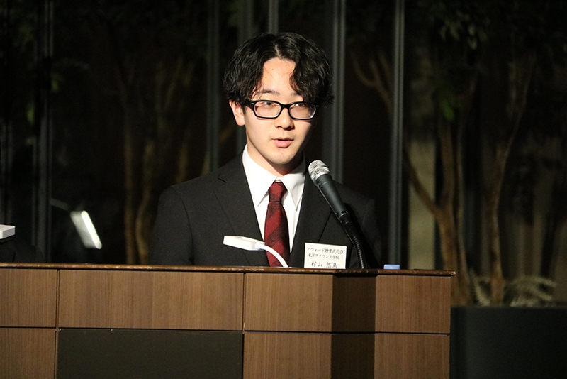 緊張のなか開式!