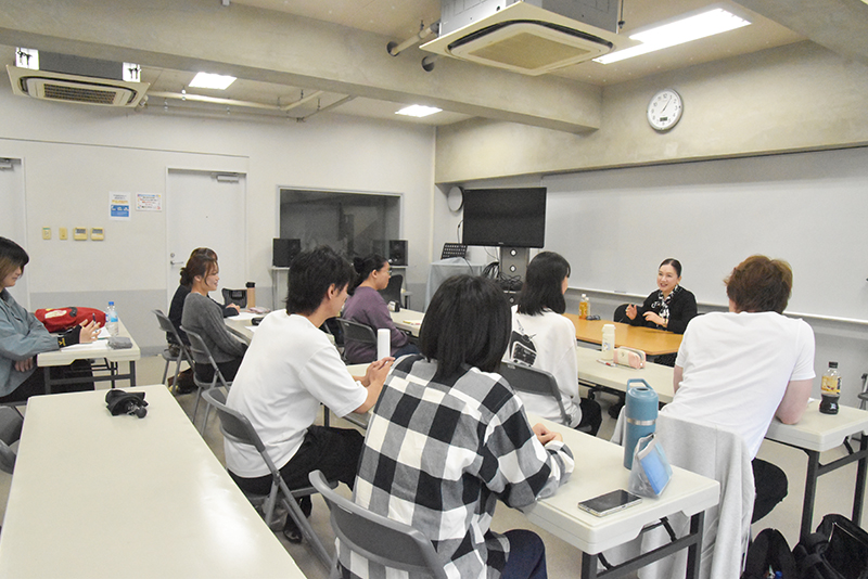 楽しいトークに学生たちからは終始笑いが起きていました!