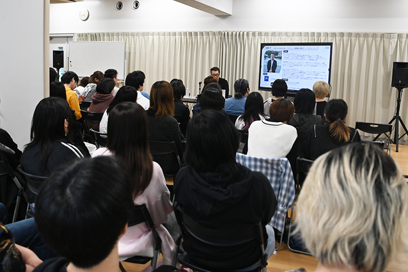 VTuberや歌い手などのマネジメントを手がける(株)HIKEが来校!