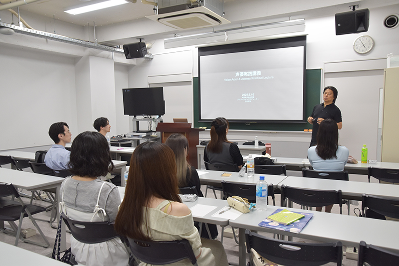 オーディションで選ばれた学生を対象とした初回授業を実施。“プロ声優になるための実践講座”を行いました!