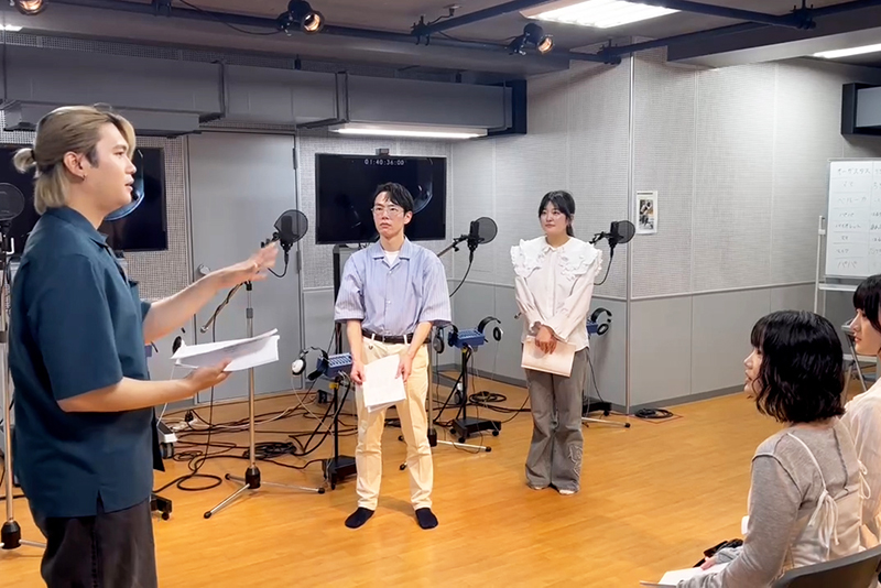 学生一人ひとりに、演じ方のポイントや声優としての心構えなどを丁寧にアドバイスしてくれました!