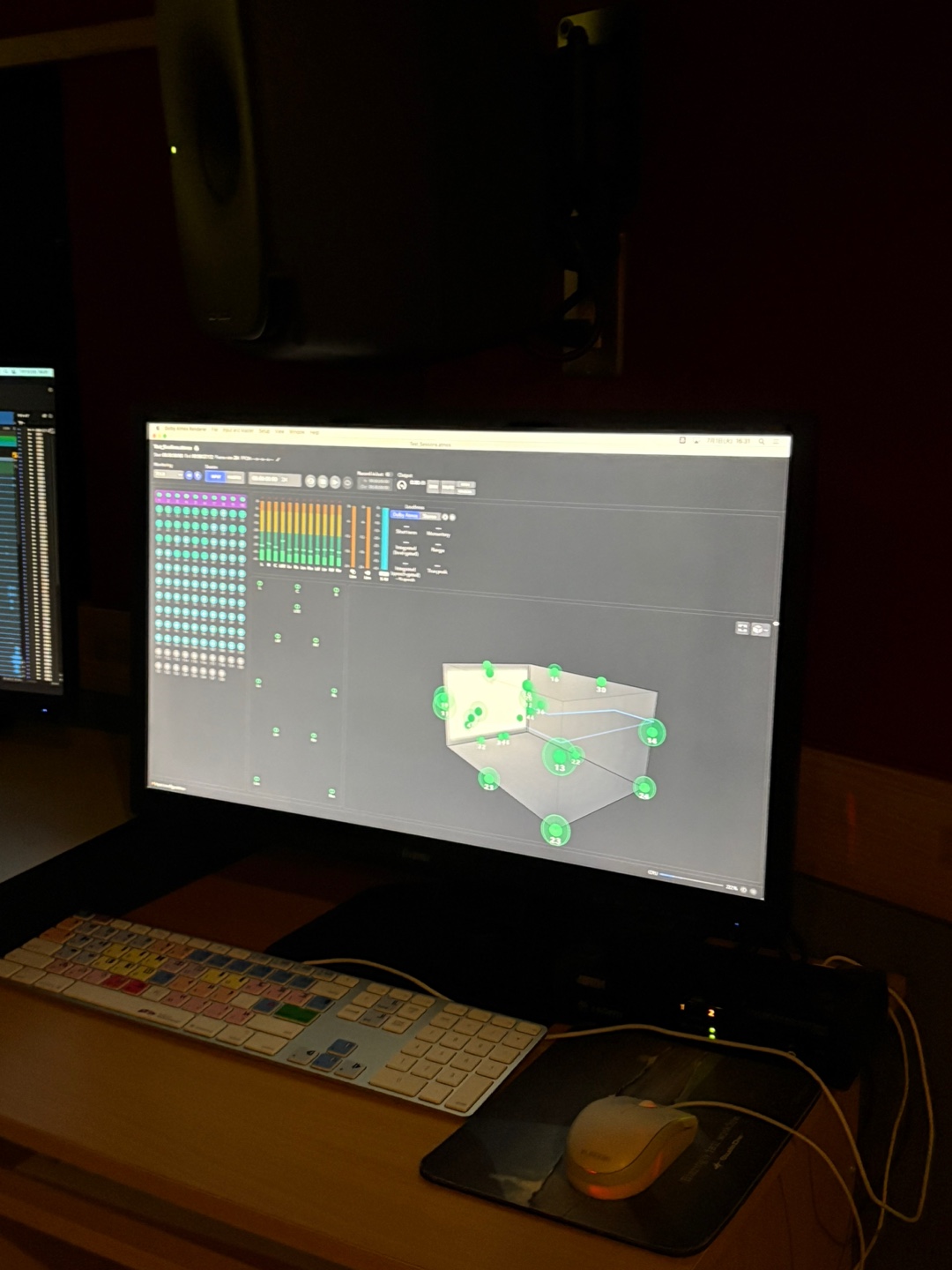 dolby atmosシステムで音の動きを見せている画面