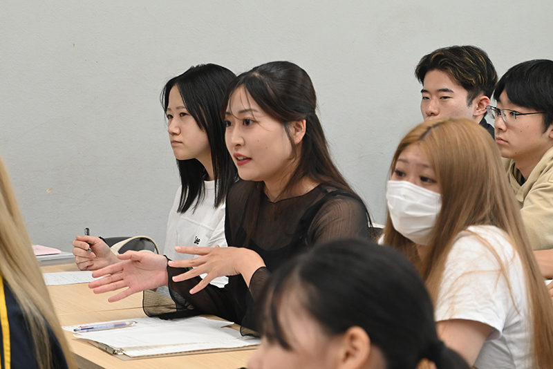 学生の質問にも答えていただきました
