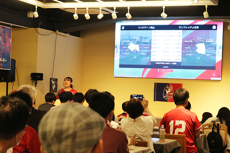MC開始！サポーターのみなさんが楽しく観戦できるよう、明るく元気なしゃべりを意識！