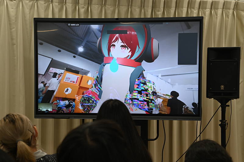 『EXPO 2025 大阪・関西万博』に出展中のムジュウリョク(株)が未来型VTuberを紹介！