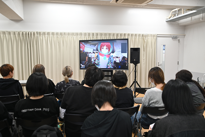 最先端技術に興味津々の学生たち!貴重なお話をたくさん聞くことができました!