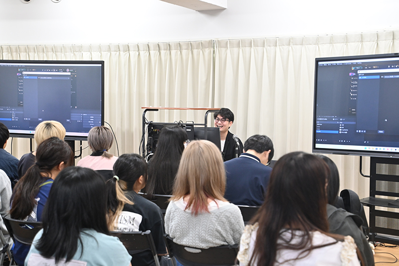 ゲーム配信で使用する機材やソフトについて解説いただいたのち、実際に配信の流れを見せていただきました!