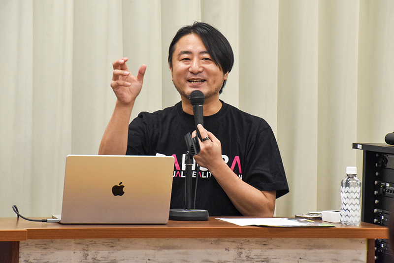 (株)パノラプロの広田稔さんよりVTuberの歴史や人気の要因について、実例を挙げながら詳しくご説明いただきました。