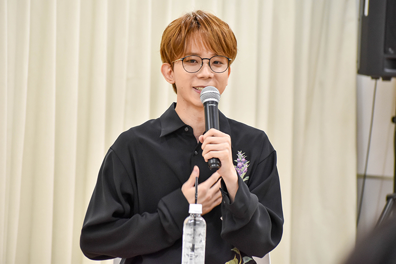 『スタンドマイヒーローズ PIECE OF TRUTH』荒木田蒼生役、『アイドルマスター SideM』渡辺みのり役、『王子の本名は悪役令嬢』シリウス・イヴェール役などで活躍中の卒業生声優・高塚智人さんが来校!