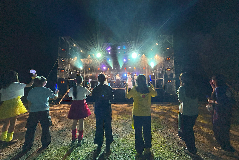 明かりがついていよいよ本番!出演者も学生が担当します