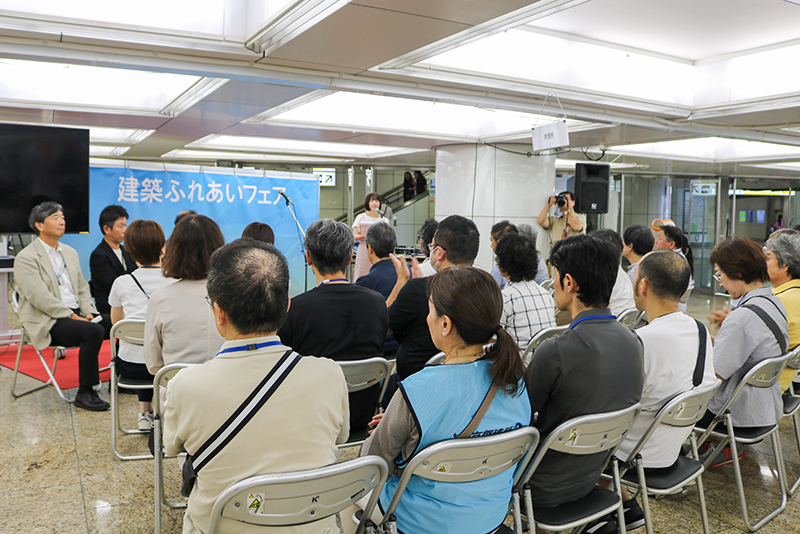 セレモニーや「ケンチくんとお散歩」コーナーの進行、呼び込みなどを担当しました!