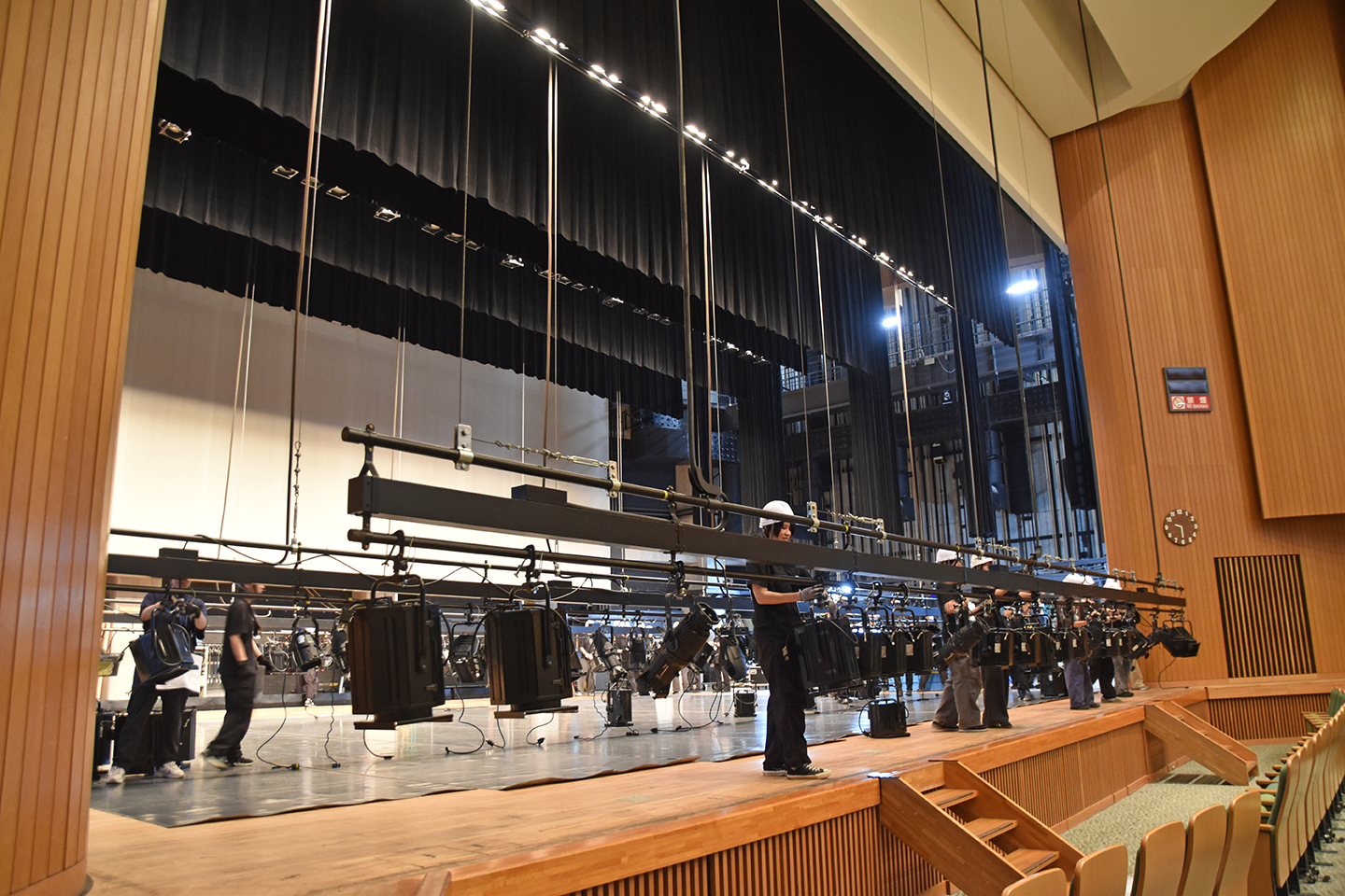 照明の仕込みの様子